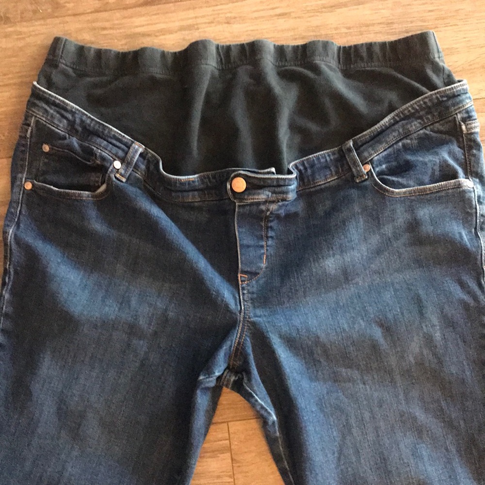 Old Navy Maternity Crop Jean